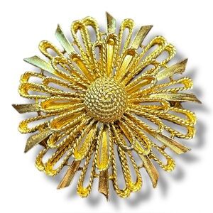 Vintage Lisner Gold Tone Brooch
